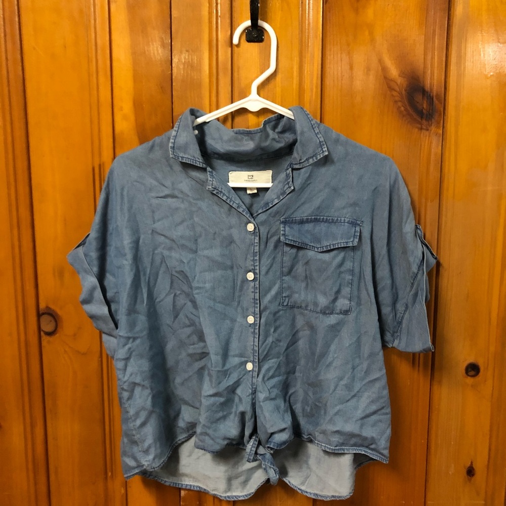 Short sleeve denim shirt